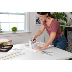 USB Rechargeable 4V MAX* Cordless Power Stapler